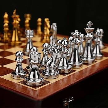 ユニークデザイン チェスピースセット　木製 Amazon.co.jp: チェスセット金属光沢のある黄金と銀のチェス